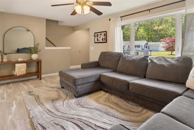 218 Oakwood Ln, Webster, NY 14580