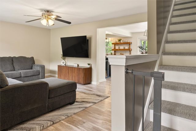 218 Oakwood Ln, Webster, NY 14580