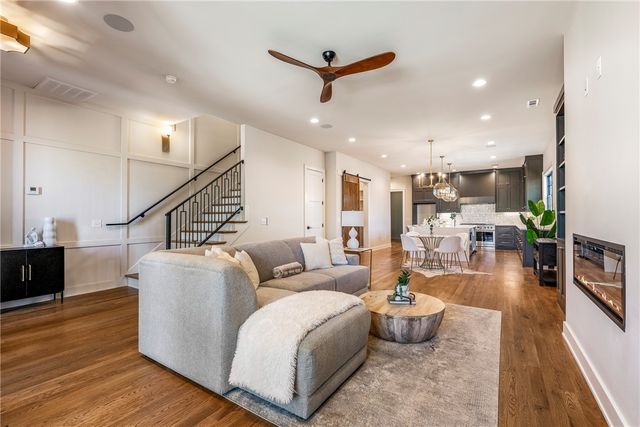 1039 NW A Street, Bentonville, AR 72712