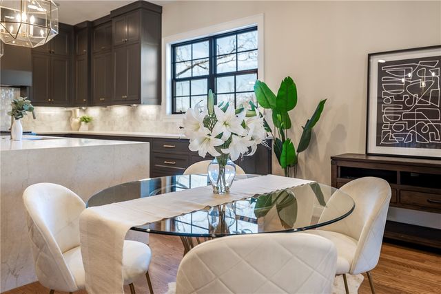 1039 NW A Street, Bentonville, AR 72712