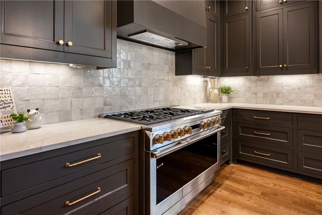 1039 NW A Street, Bentonville, AR 72712