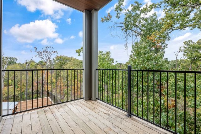 1039 NW A Street, Bentonville, AR 72712