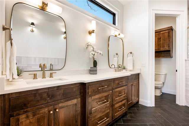 1039 NW A Street, Bentonville, AR 72712