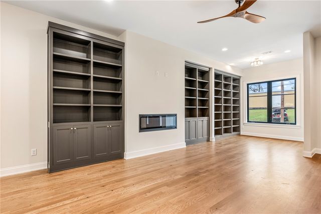 1039 NW A Street, Bentonville, AR 72712