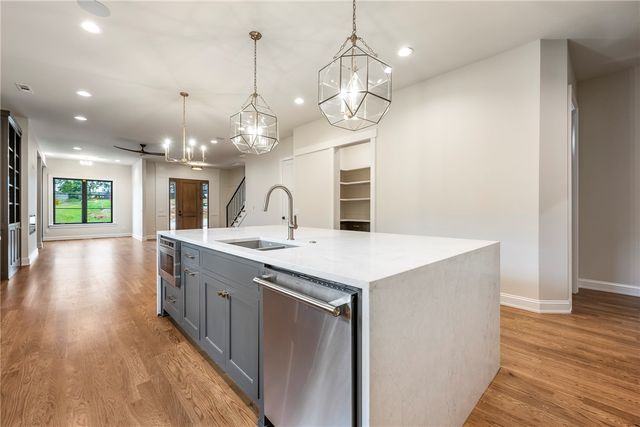 1039 NW A Street, Bentonville, AR 72712