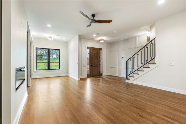 1039 NW A Street, Bentonville, AR 72712