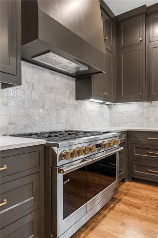 1039 NW A Street, Bentonville, AR 72712