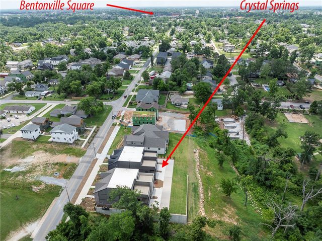 1039 NW A Street, Bentonville, AR 72712