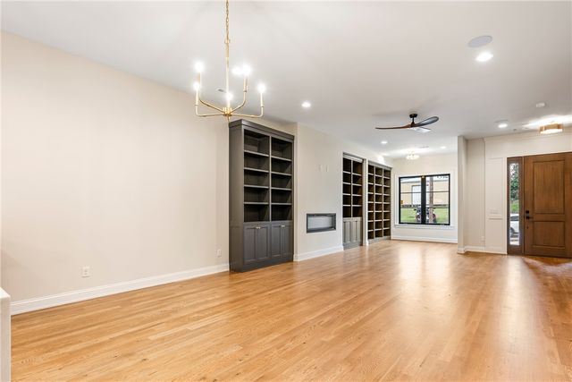 1039 NW A Street, Bentonville, AR 72712