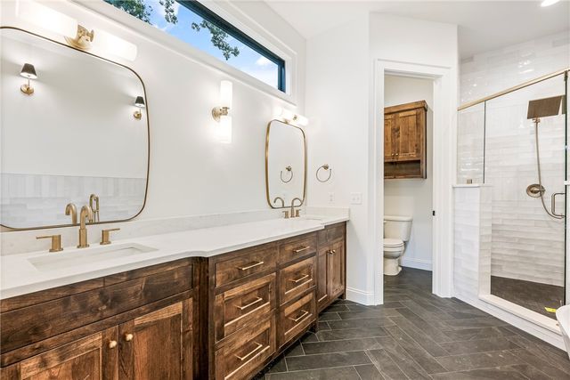 1039 NW A Street, Bentonville, AR 72712