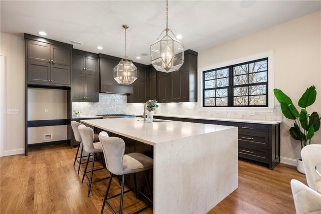 1039 NW A Street, Bentonville, AR 72712