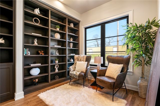 1039 NW A Street, Bentonville, AR 72712