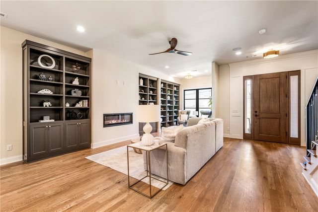 1039 NW A Street, Bentonville, AR 72712