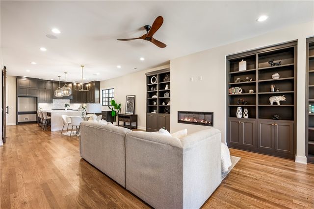 1039 NW A Street, Bentonville, AR 72712