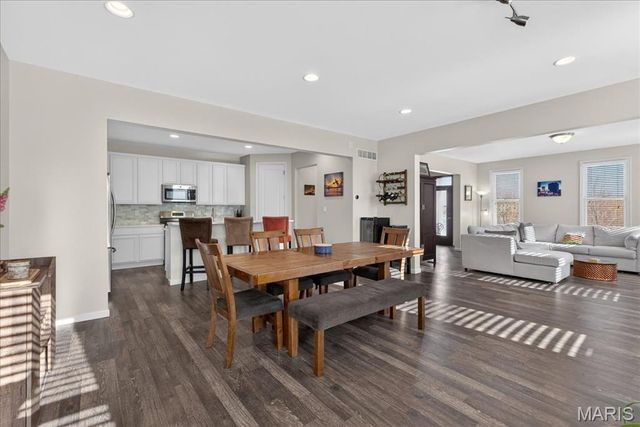 1001 Kilderkin Way, St Charles, MO 63301