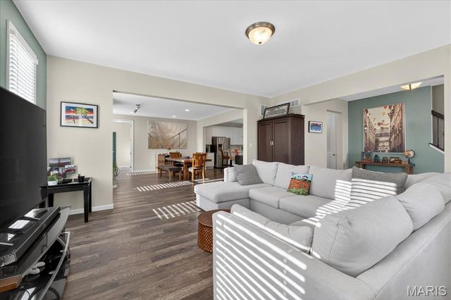 1001 Kilderkin Way, St Charles, MO 63301