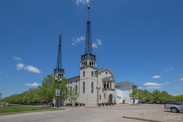 1001 Kilderkin Way, St Charles, MO 63301