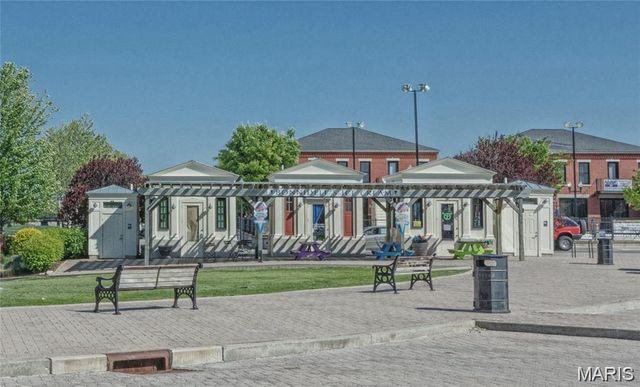 1001 Kilderkin Way, St Charles, MO 63301