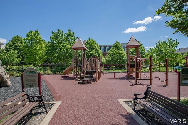 1001 Kilderkin Way, St Charles, MO 63301