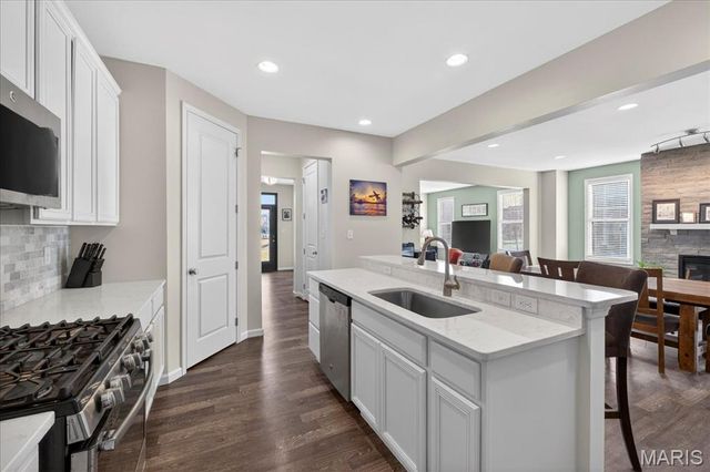 1001 Kilderkin Way, St Charles, MO 63301