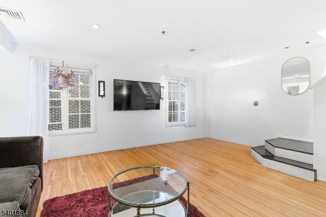 17 Church St 6, South Orange Village Twp., NJ 07079