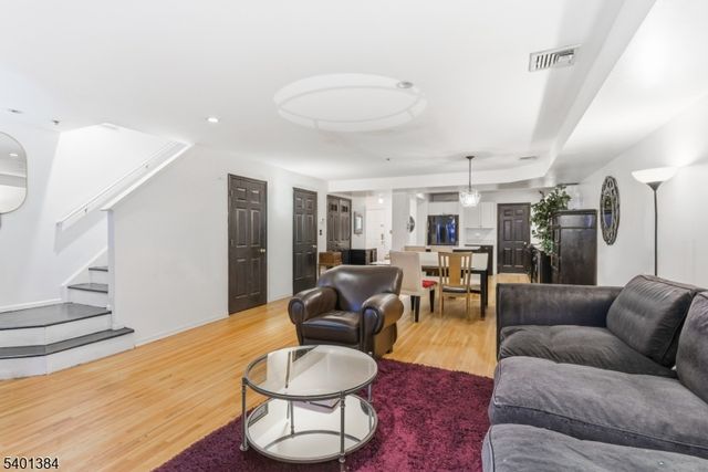 17 Church St 6, South Orange Village Twp., NJ 07079