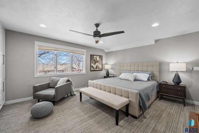 4505 S Southridge Dr Drive, Sioux Falls, SD 57105