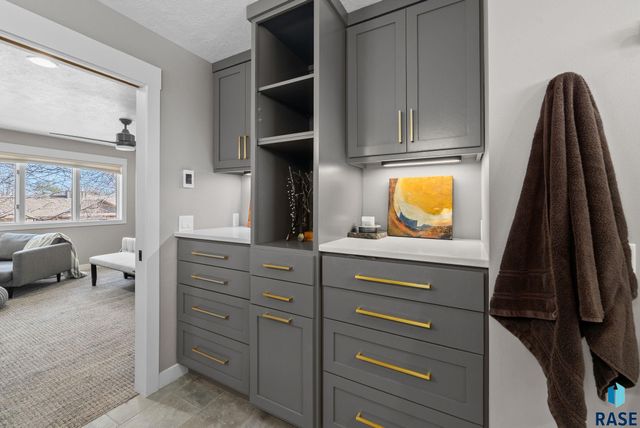 4505 S Southridge Dr Drive, Sioux Falls, SD 57105