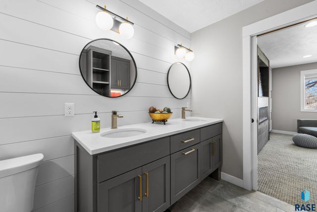 4505 S Southridge Dr Drive, Sioux Falls, SD 57105