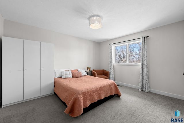 4505 S Southridge Dr Drive, Sioux Falls, SD 57105