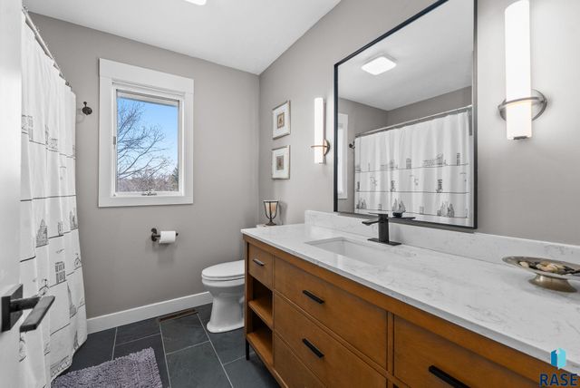 4505 S Southridge Dr Drive, Sioux Falls, SD 57105