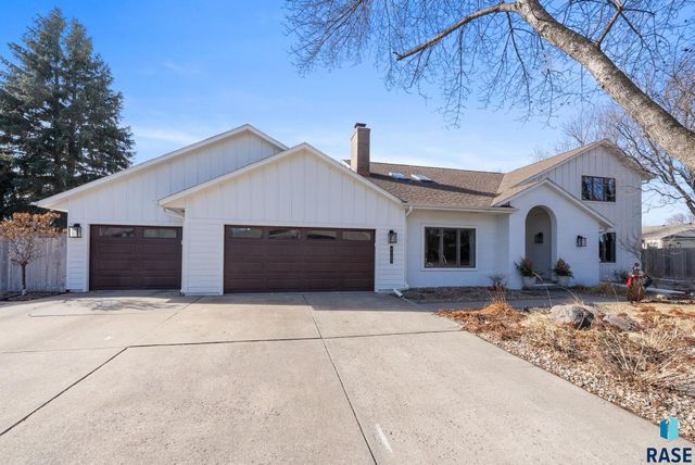 4505 S Southridge Dr Drive, Sioux Falls, SD 57105