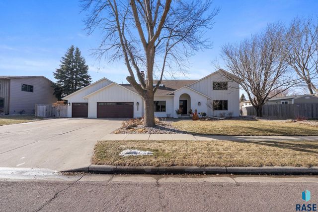 4505 S Southridge Dr Drive, Sioux Falls, SD 57105