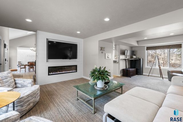 4505 S Southridge Dr Drive, Sioux Falls, SD 57105