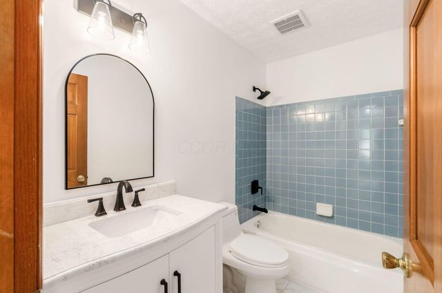 650 Cherry Hill Drive, Pickerington, OH 43147