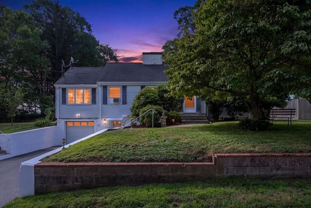 6 Chute Rd, Dedham, MA 02026