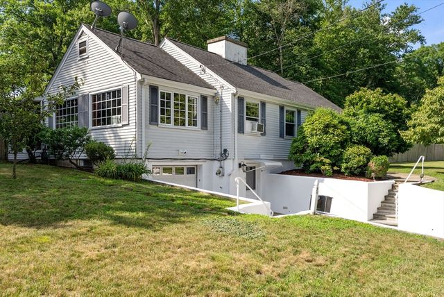 6 Chute Rd, Dedham, MA 02026