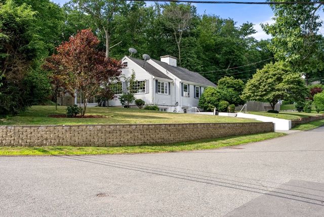 6 Chute Rd, Dedham, MA 02026