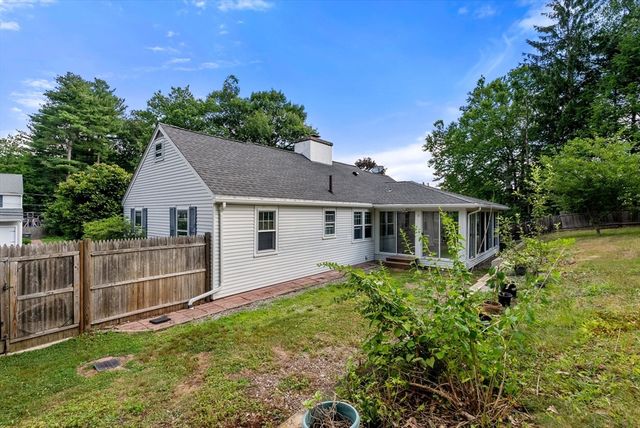 6 Chute Rd, Dedham, MA 02026