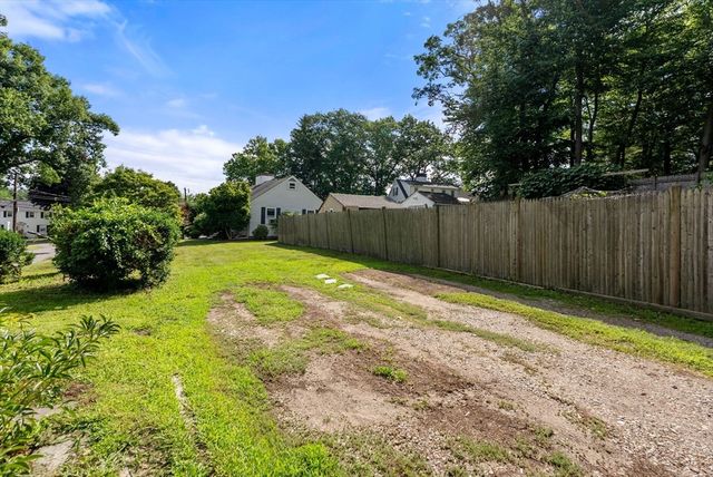 6 Chute Rd, Dedham, MA 02026