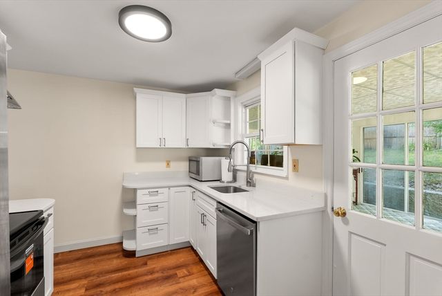 6 Chute Rd, Dedham, MA 02026
