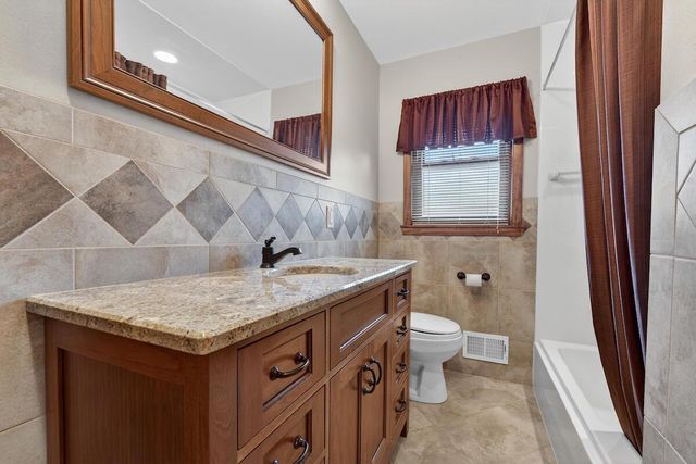 1505 Mackinac AVENUE, South Milwaukee, WI 53172