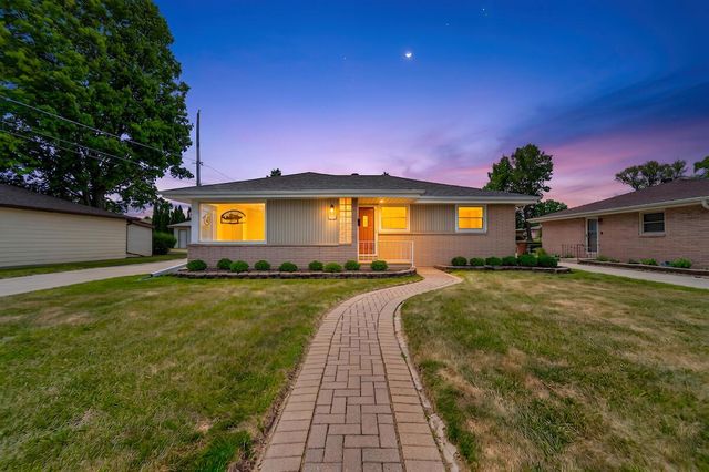 1505 Mackinac AVENUE, South Milwaukee, WI 53172