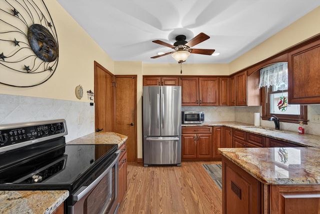1505 Mackinac AVENUE, South Milwaukee, WI 53172