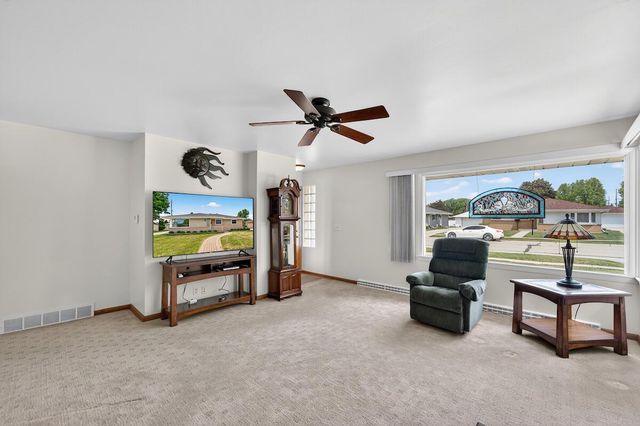 1505 Mackinac AVENUE, South Milwaukee, WI 53172
