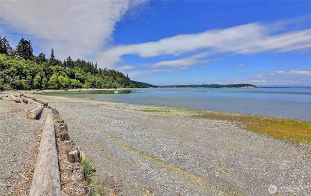 1148 Central Drive, Camano Island, WA 98282
