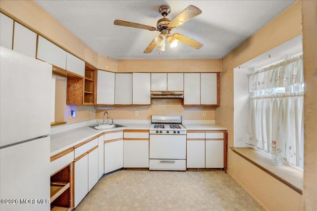 101 Joan Court, Jackson, NJ 08527