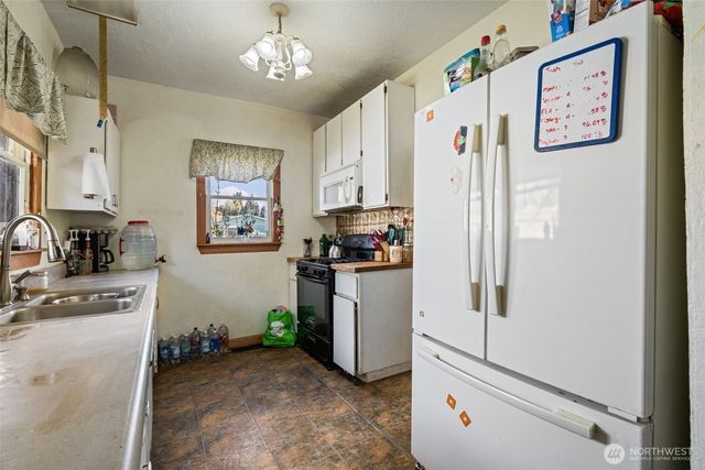601 S 2nd Street, Toledo, WA 98591