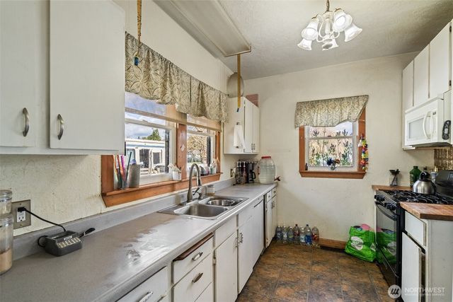 601 S 2nd Street, Toledo, WA 98591