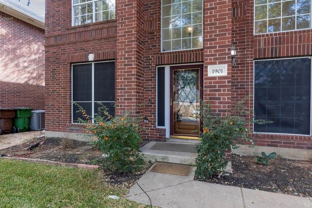 1901 Springwater DR, Round Rock, TX 78681